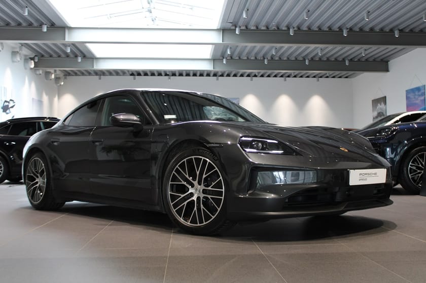 Bild 1 av Porsche Taycan Moms