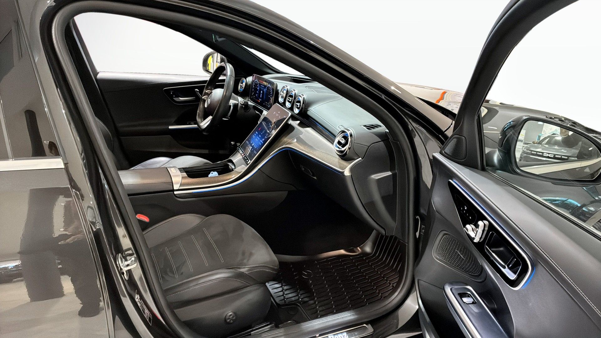 Mercedes-Benz C 300 T e 2023, bild 3/10