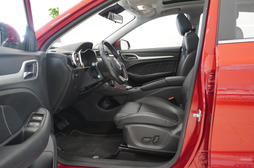 Bild 2 av MG ZS EV Luxury 45kWh Diamond Red