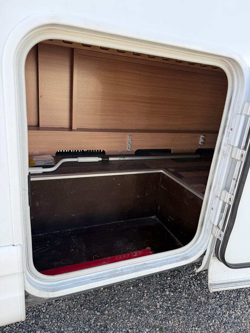 Bild 4 av Knaus Campervan Fiat Sky Ti 700 * Alde & Långbäddar & Automat *