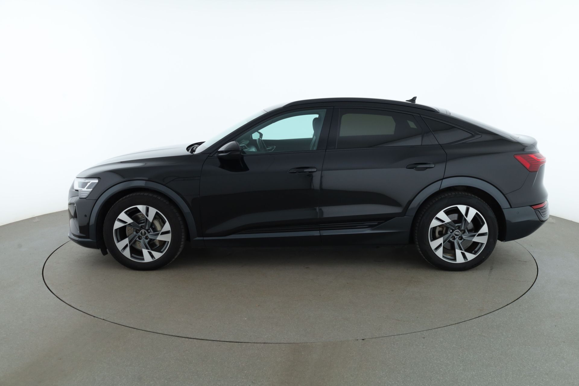 Audi Q8 Sportback 50 e-tron quattro 2024, bild 2/10