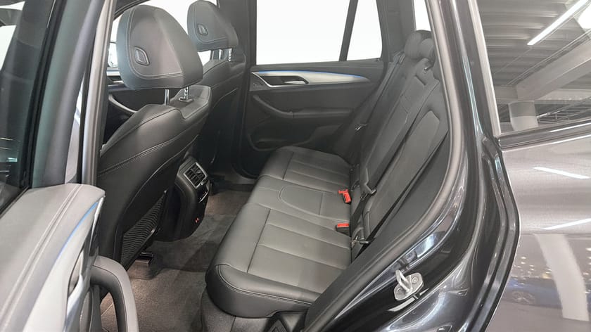 Bild 5 av BMW iX3 286hk M Sport Pano DAP Elstol m minne