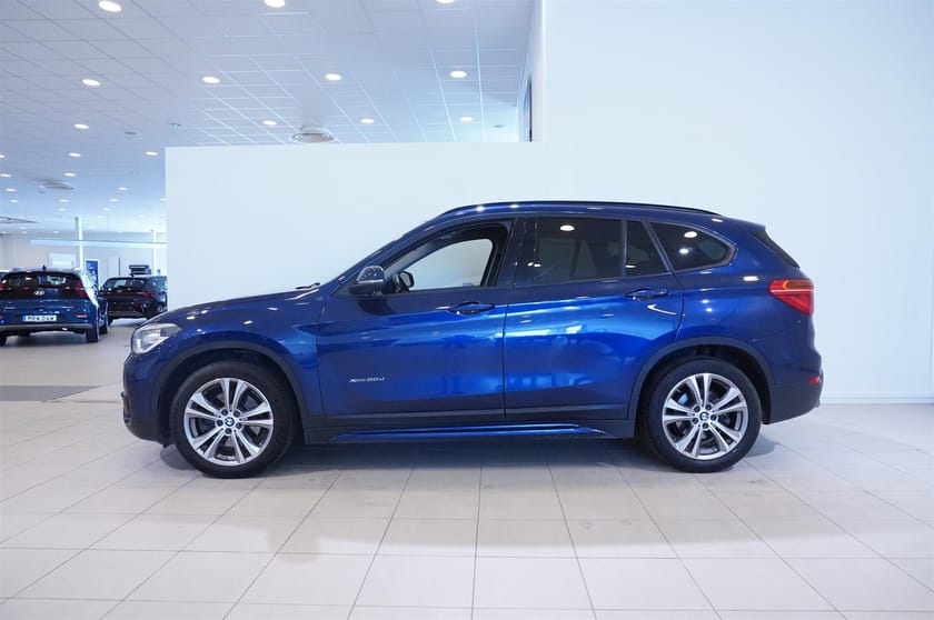 Bild 3 av BMW X1 xDrive20d Sport Line Steptronic 190hk Dragkrok Motorv. Navi El-Stol