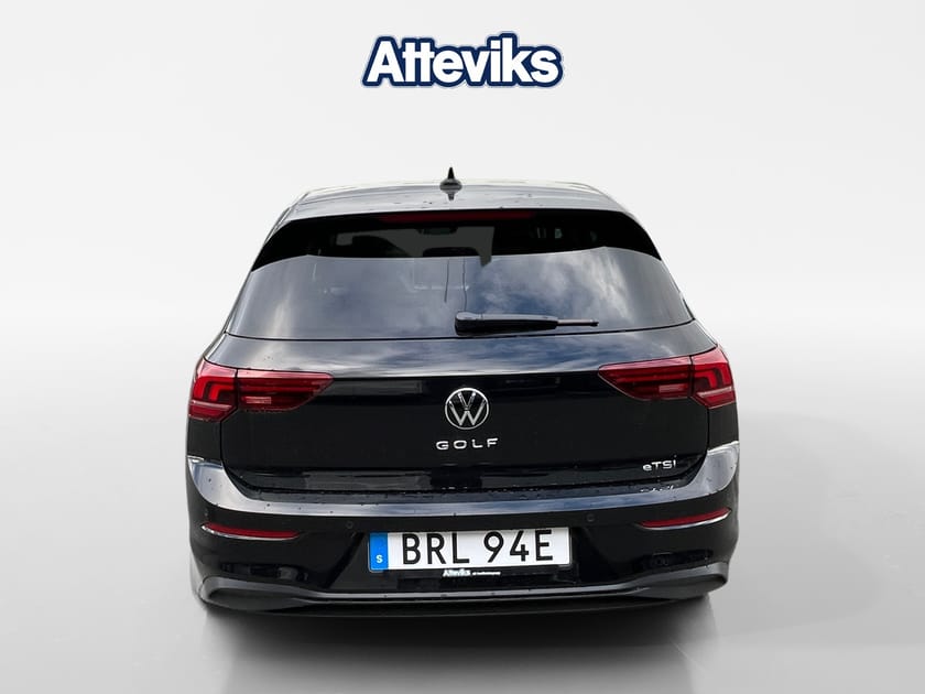 Bild 4 av Volkswagen Golf Life 1.5 eTSI 150hk *Keyless/Drag/Kamera*