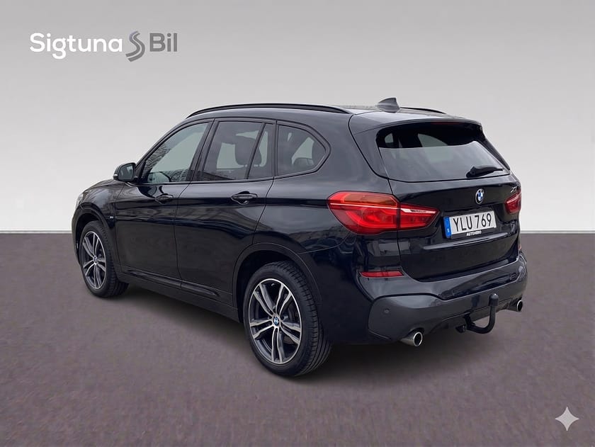 Bild 3 av BMW X1 xDrive25i M Sport / Panorama / Drag / Läder / Head Up