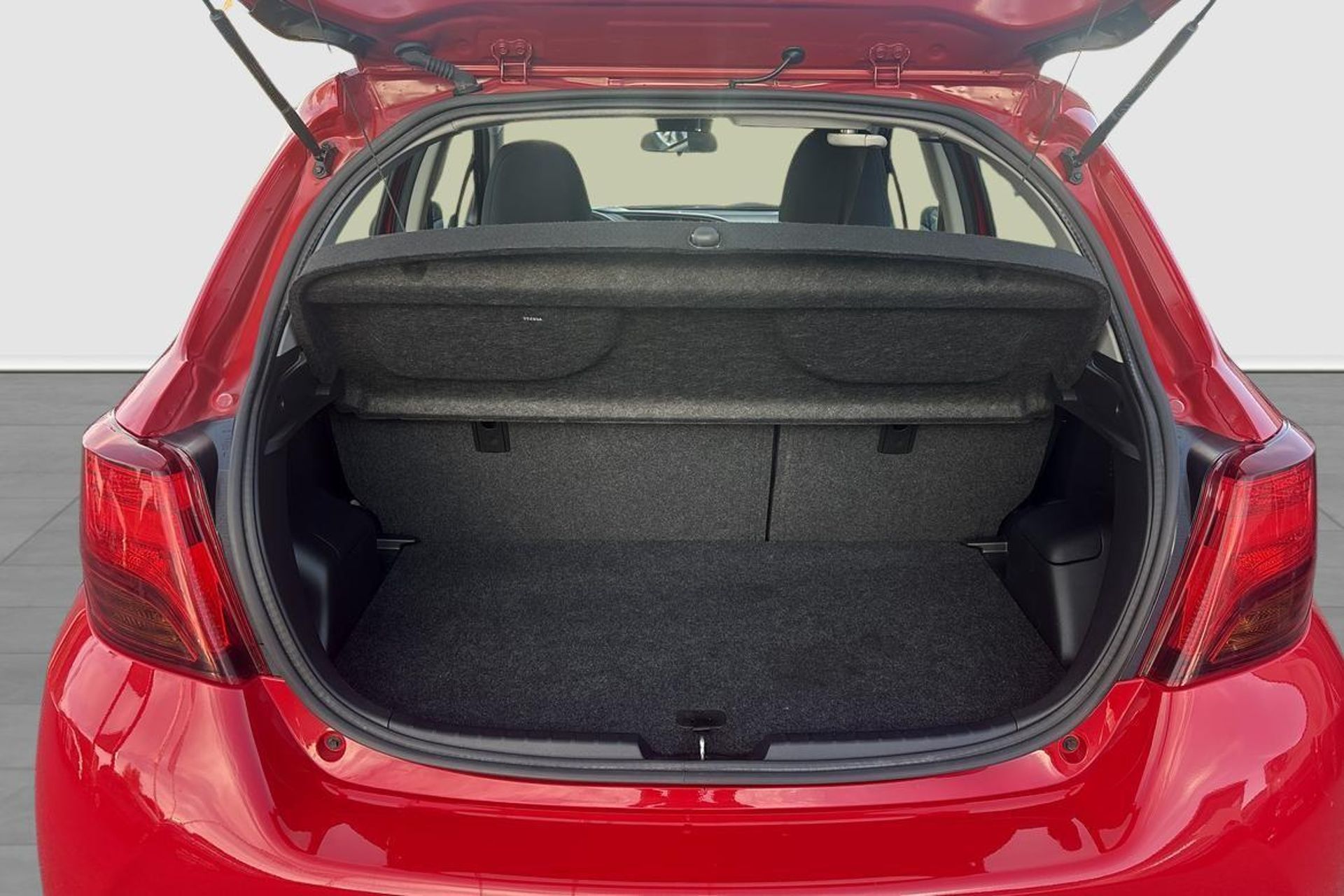 Toyota Yaris Hybrid e-CVT 2016, bild 6/10