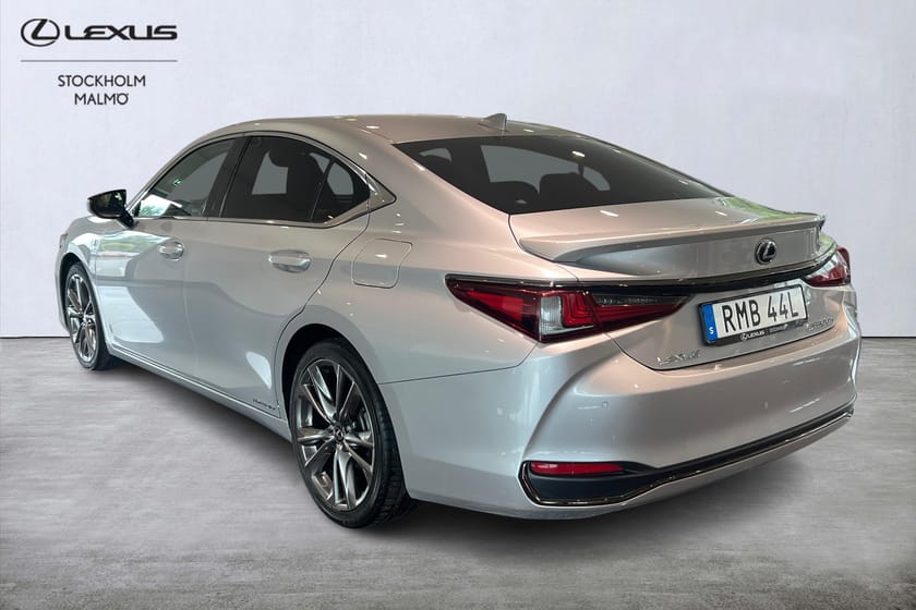 Bild 2 av Lexus ES 300h F SPORT 218hk HUD ML Keyless Backkamera K-värmare