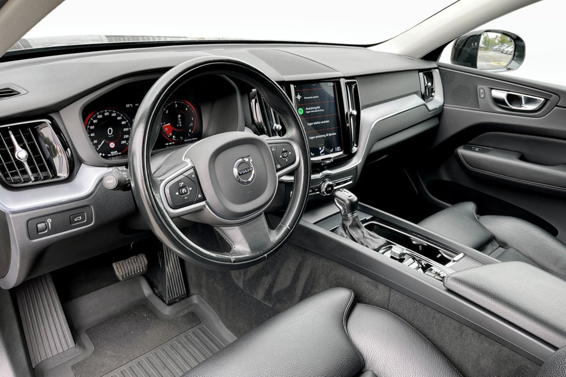 Volvo XC60 D4 Momentum Advanced Edition 2020, bild 5/13