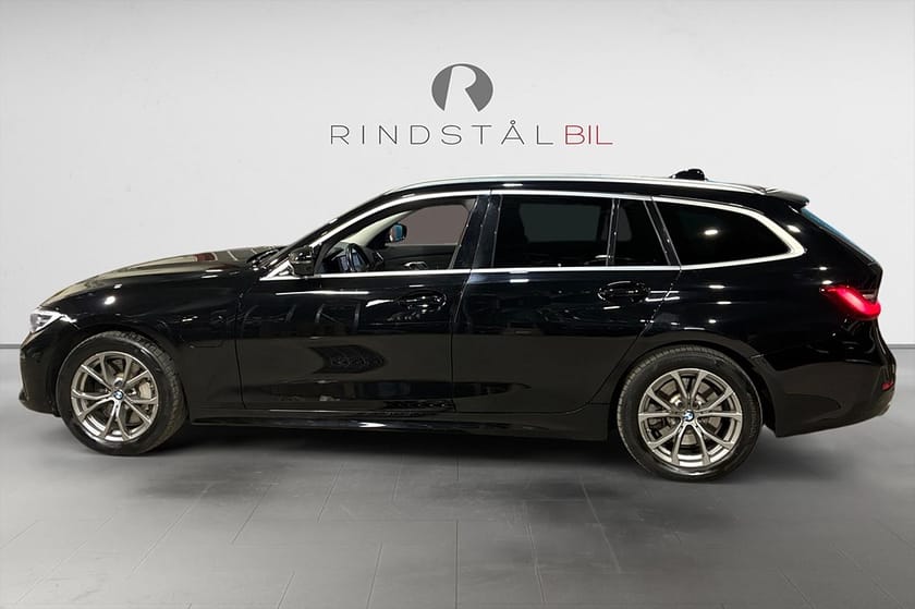 Bild 4 av BMW 330e xDrive Touring 292 HK AUT SPORT LINE MOMS DRAG NAVI