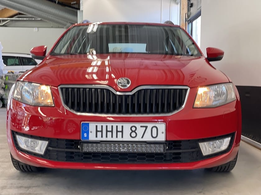 Bild 2 av Škoda Octavia Kombi Skoda 1.6 TDI 105hk Drag Värmare Sensorer Bluetooth