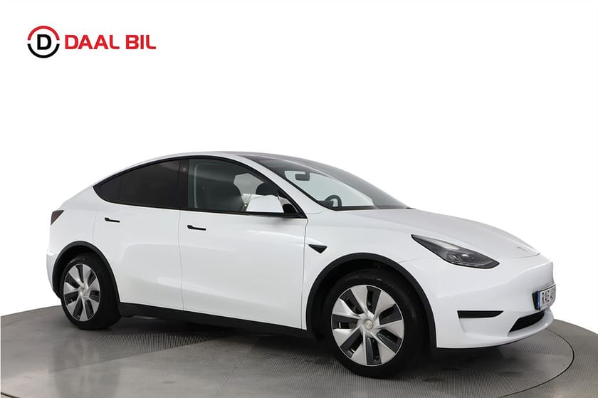 Bild 4 av Tesla Model Y Standard Range RWD 299HK PREMIUM PANO DRAG B-KAMERA