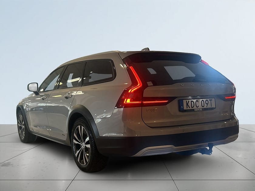 Bild 5 av Volvo V90 Cross Country B4 AWD Momentum MOMS Dragkrok Bkamera Navi S&V-däck