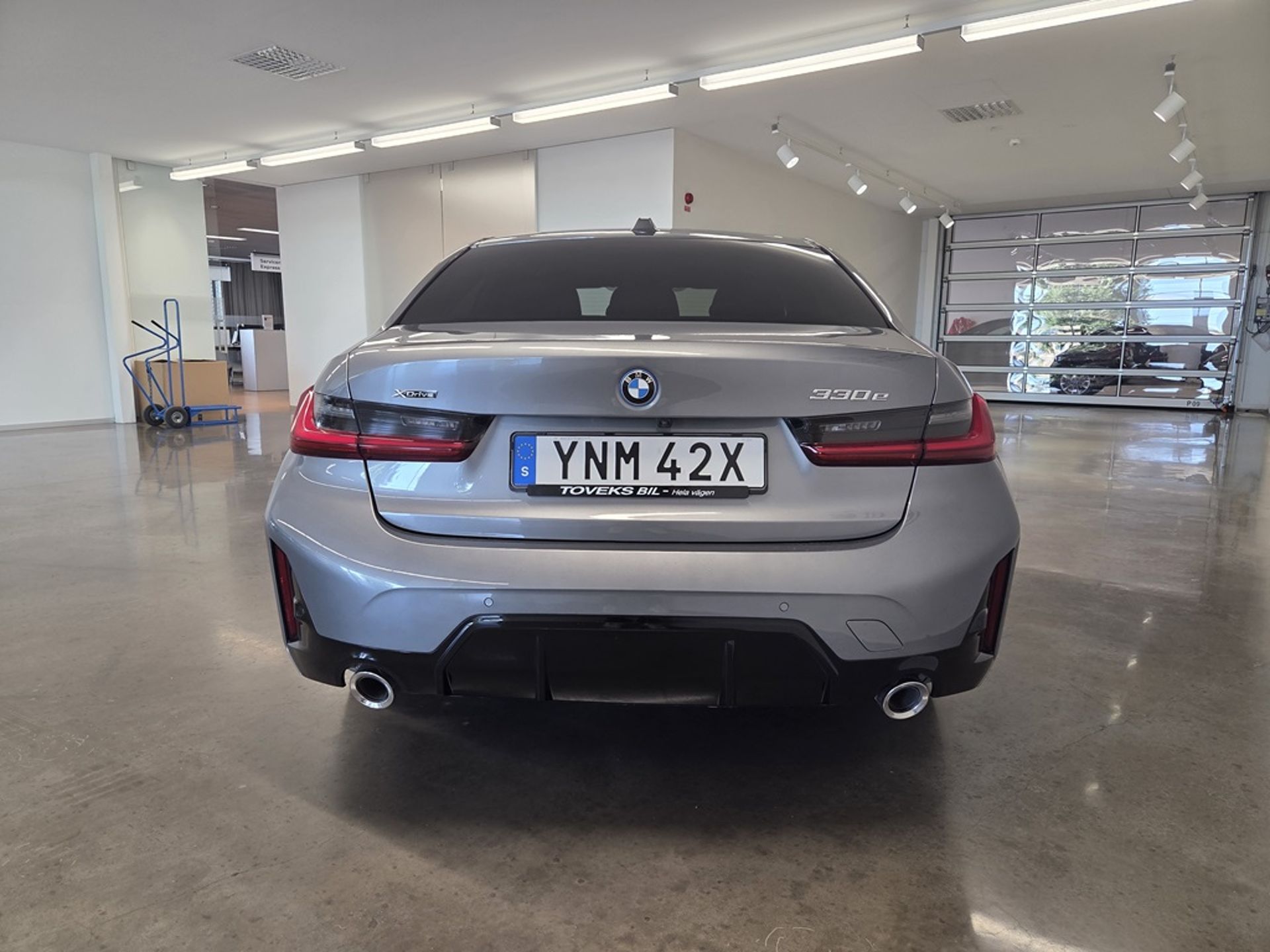 BMW 330 e xDrive Sedan 2025, bild 3/16