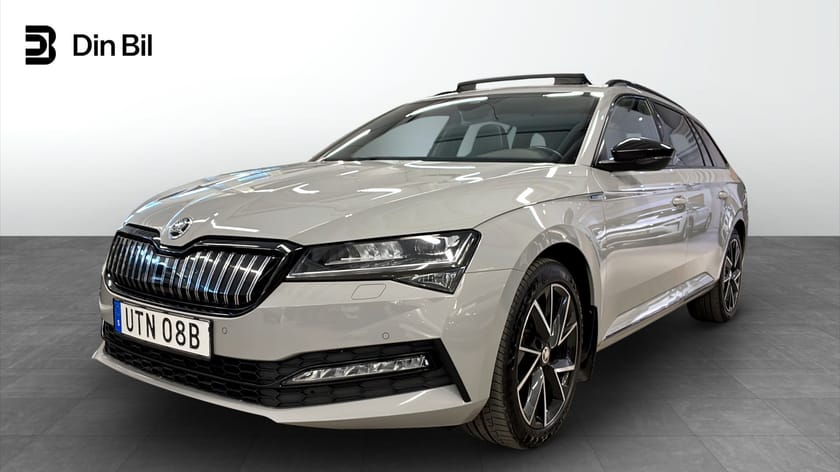 Bild 1 av Škoda Superb iV Kombi SPORTLINE | Panorama | Dragkrok