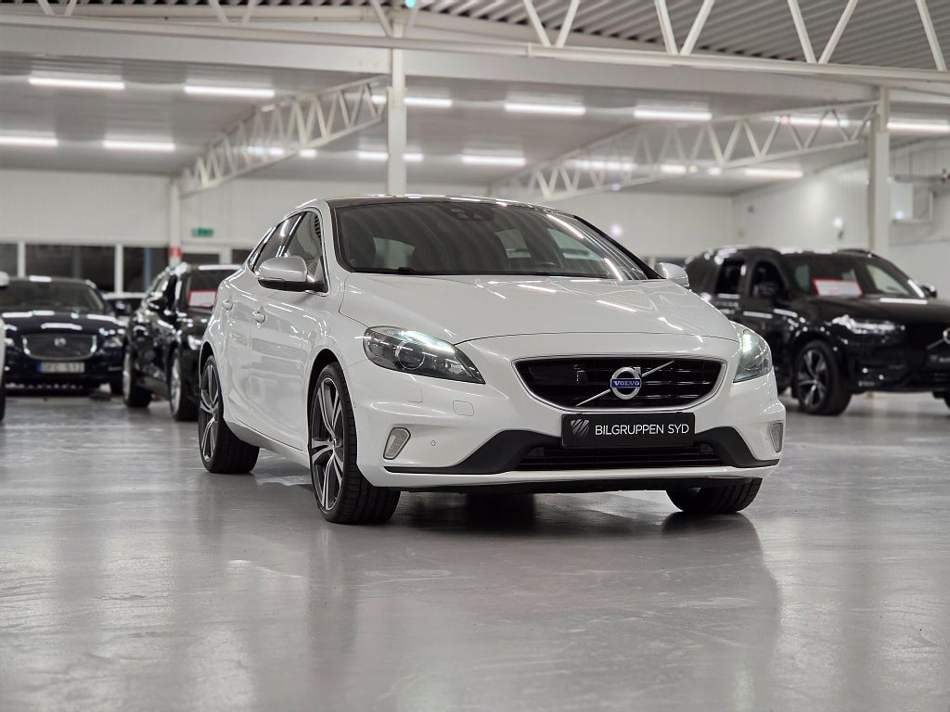 Volvo V40 D4 Your R-Design 2016, photo 4/10