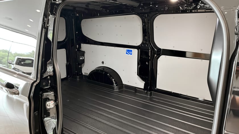 Bild 5 av Ford Transit Custom 82.5 kWh AWD E-custom skåp 340 L2 Demobil 3,95% ränta