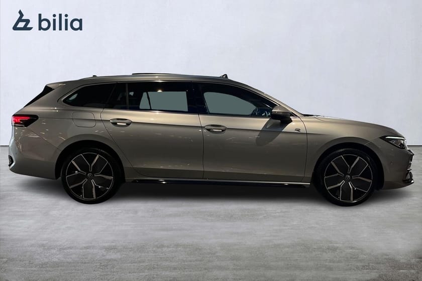 Bild 5 av Volkswagen Passat Variant eHybrid PHEV R-Line Ed. Pano Värm Drag 272HK