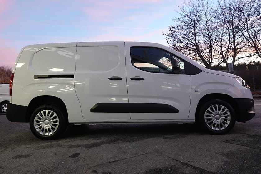 Bild 3 av Toyota ProAce City 1.5D 130hk L2 DUBBLA SKJUT | DRAG|VÄRMARE