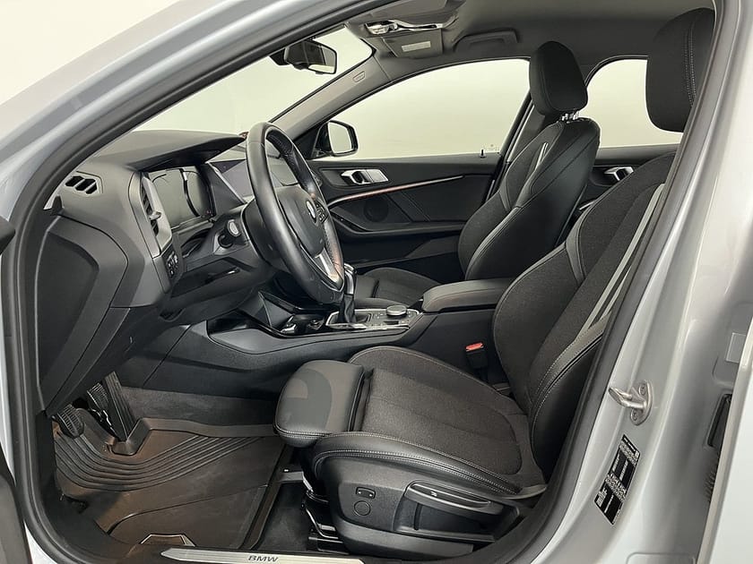 Bild 5 av BMW 118i 118 Sport Line Manuell Nav PDC