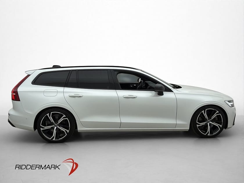 Bild 4 av Volvo V60 Recharge T6 AWD Ultimate Dark B&W Pano HUD 360°