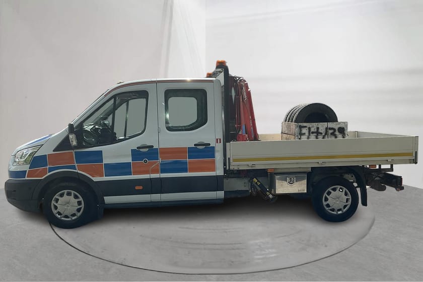 Bild 2 av Ford Transit 350 Chassi Dubbelhytt 2.0 TDCi (170hk) 6-sits Kranbil