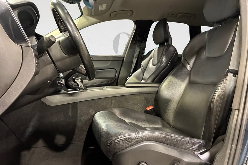 Bild 3 av Volvo XC60 D4 190 HK AUT AWD DRAG NAVI NYSERV NYBES KAMREM BYTT