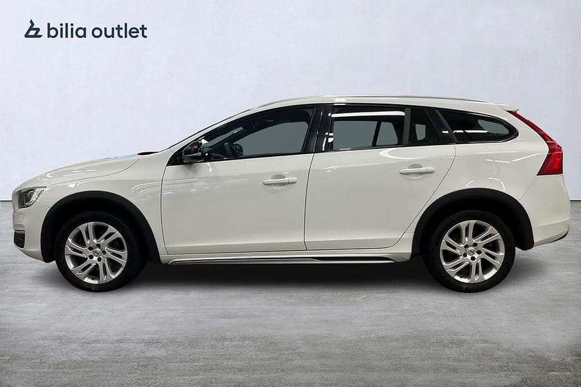 Bild 3 av Volvo V60 Cross Country D4 AWD Momentum Business 190hk Drag Navigation Värmare
