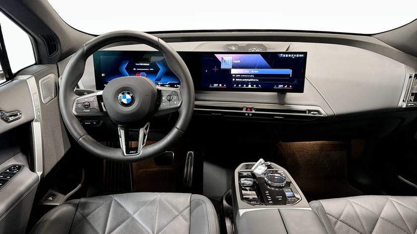Bild 4 av BMW iX xDrive60 xDrive 60 M Sport B&W 360 Integral Soft close Ventilerade DAP