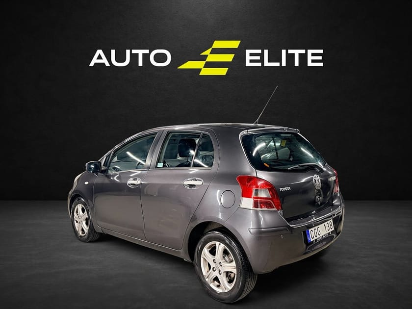 Bild 3 av Toyota Yaris 5 DÖRRAR|1.33 Dual VVT-i|AUTOMAT|P-SENS|GPS|SoV-DÄCK