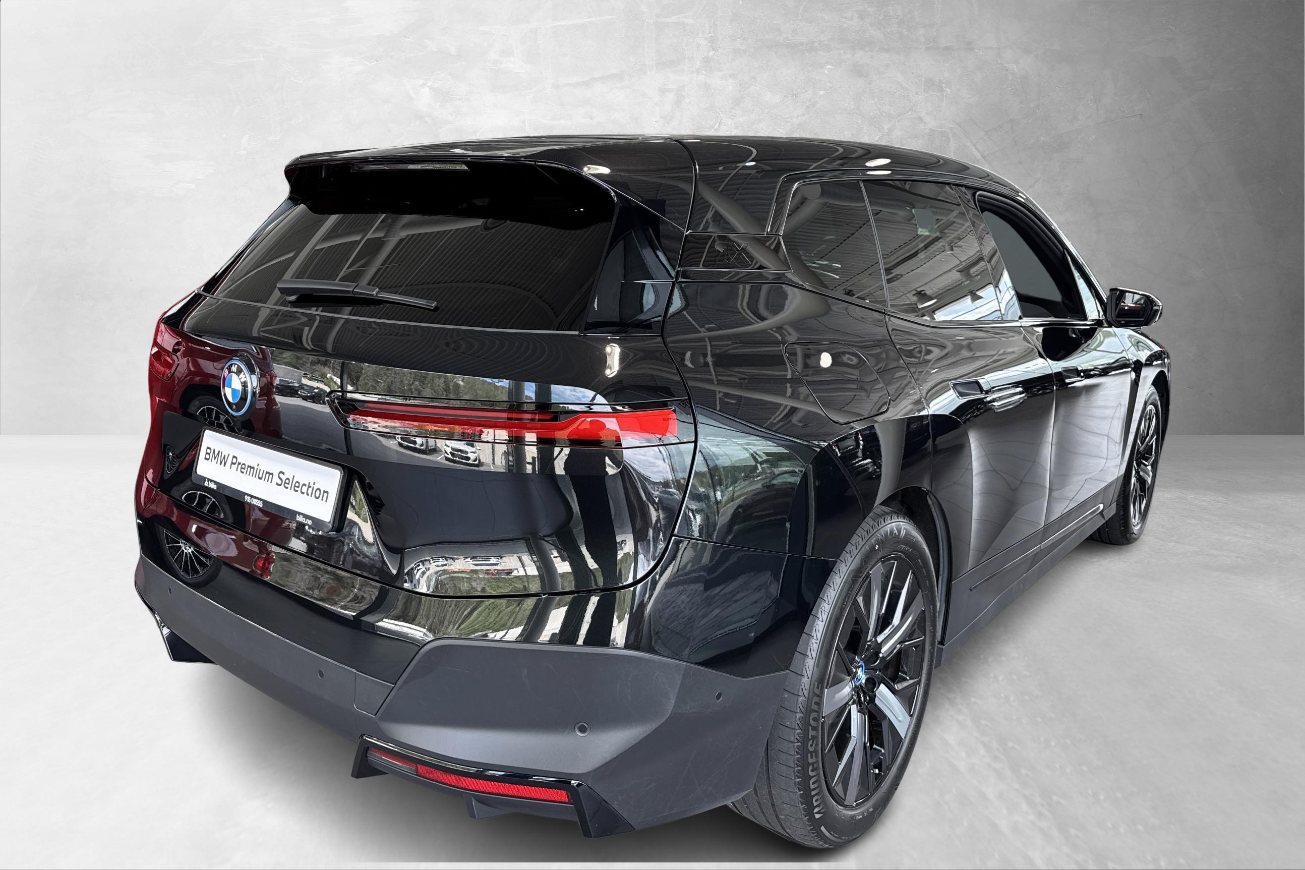 BMW iX xDrive40, 326hk, 2023
