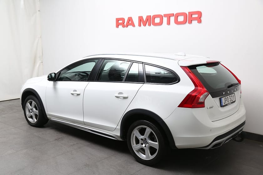 Bild 4 av Volvo V60 Cross Country D3 150hk Momentum Aut Nybesikt Värmare Motorv Drag