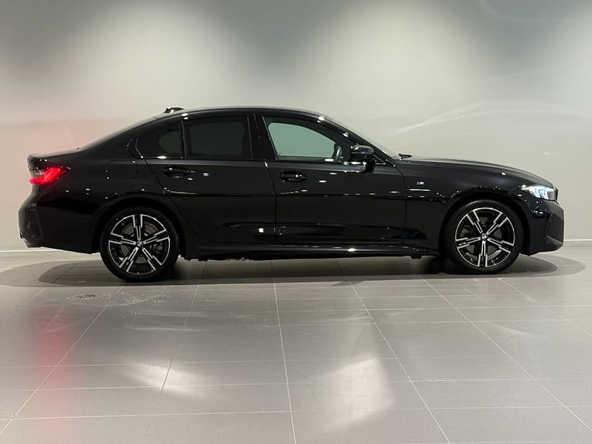 Bild 3 av BMW 330e Sedan M Sport HiFi Adpt Farth Park Assist Svankstöd 18"