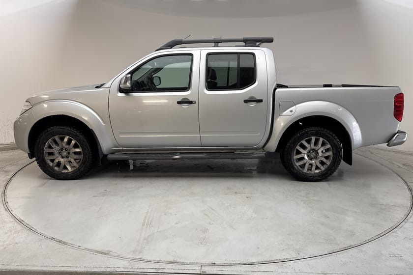 Bild 2 av Nissan Navara Dubbelhytt 3.0 dCi V6 (231hk) Helläder Taklucka Drag