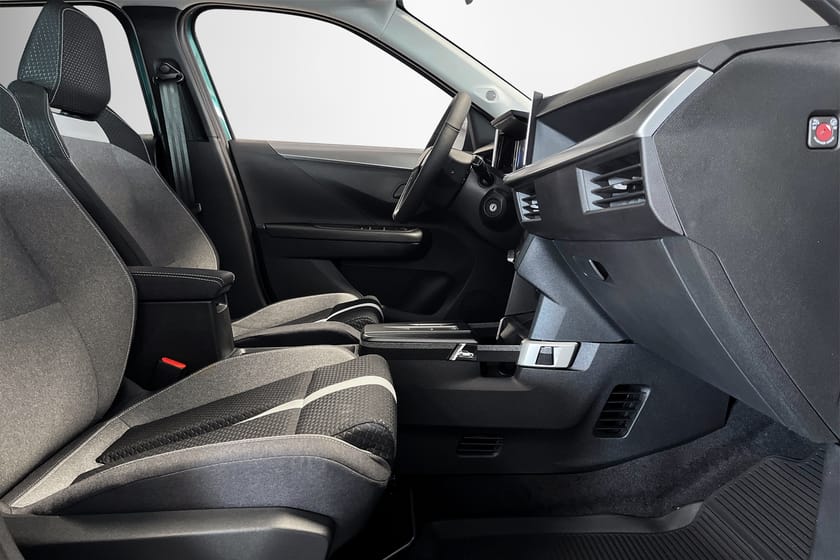 Bild 5 av Opel Frontera Hybrid 145 BACKKAMERA | TRÅDLÖS MOBILLADDARE | ENDAST 447 MIL – SOM NY!