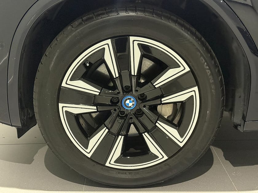 Bild 5 av BMW iX3 Charged M Sport Drag Adpt Farth Panorama Elstolar