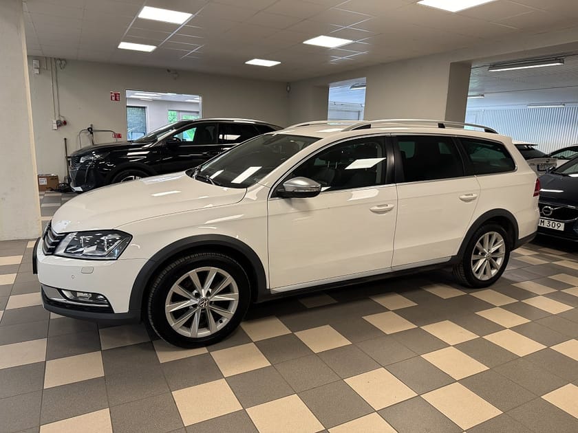 Bild 2 av Volkswagen Passat Alltrack 2.0 TDI DPF 4M DSG Helskinn B-Kamera Dieselvärmare Drag