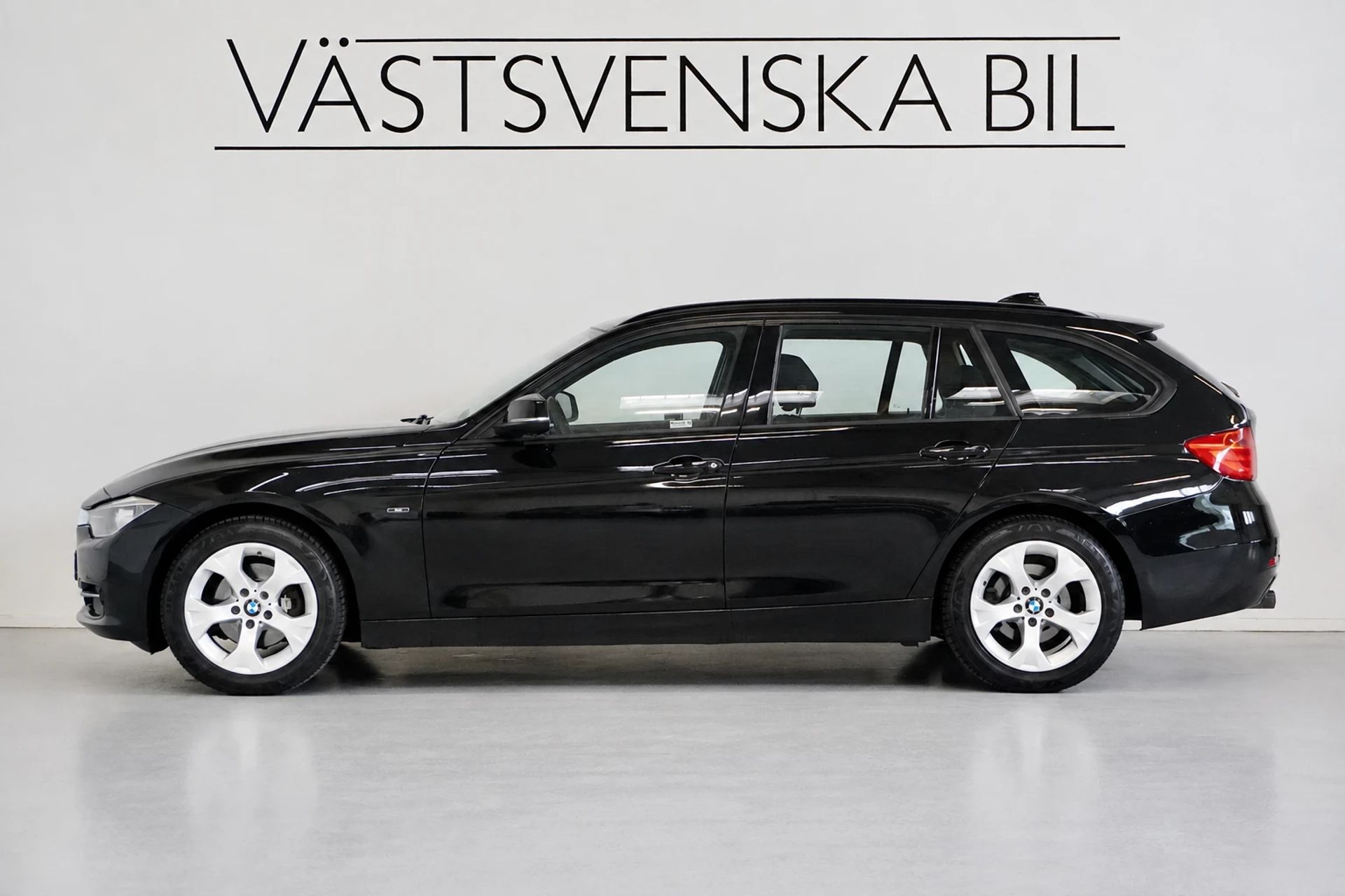 BMW 320 d Touring 2015, photo 2/10