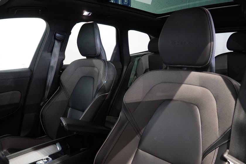 Bild 5 av Volvo XC60 T8 (392HK) R-Design - Pano/360/HK/Drag/HeadUp/Elba