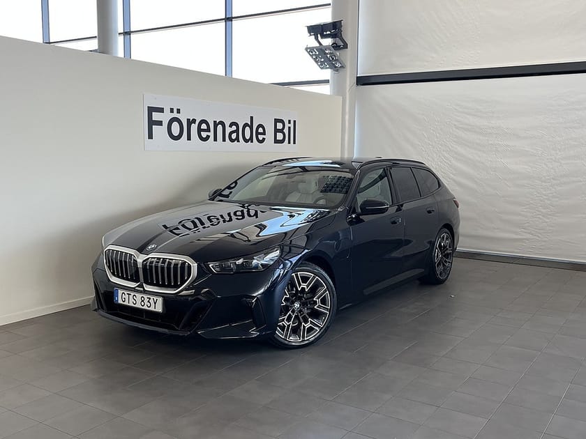 Bild 1 av BMW 530e xDrive Touring M Sport B&W Drag Rattvärme ComfortAccess