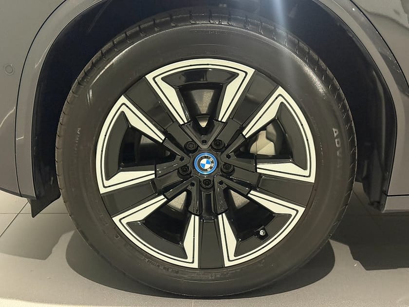 Bild 5 av BMW iX3 Charged M Sport Drag Adpt Farth LED Panorama Elstolar