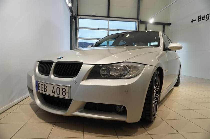 Bild 4 av BMW 335i Sedan Manuell Låga Mil Unik M-Sport Sensorer