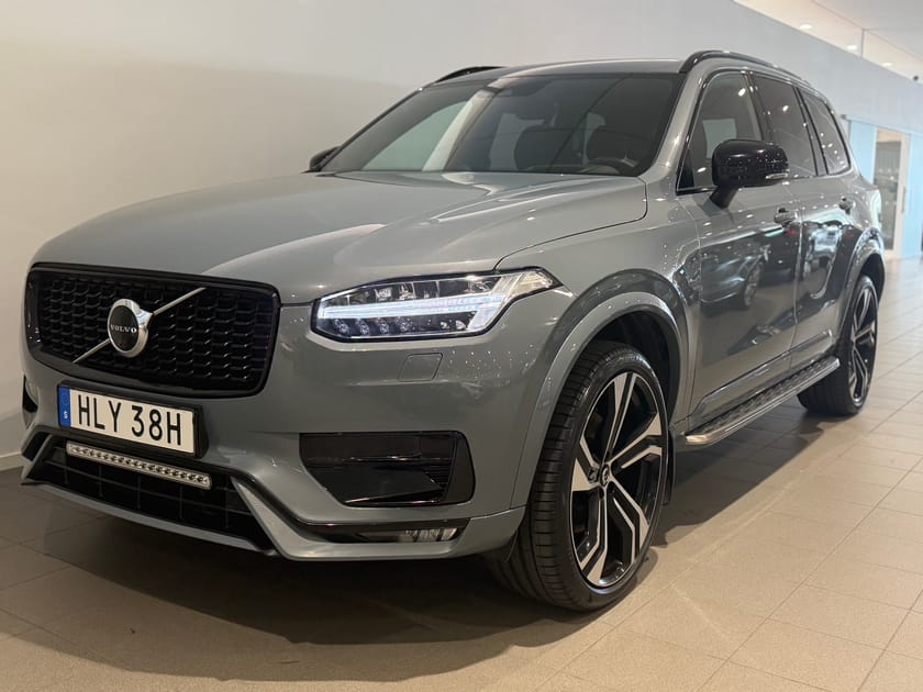 Bild 1 av Volvo XC90 7-seater B5 AWD Diesel R-Des Pro Edt 7-säten / panorama / Dragkrok / navigation / Parkeringskamera / farthållare / minnesstol / parkeringssensor /