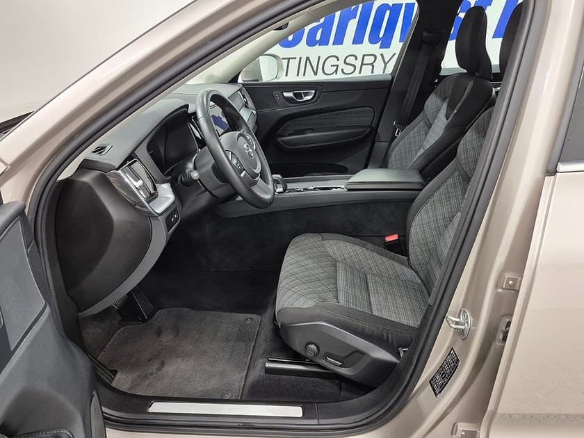 Bild 2 av Volvo XC60 T6 Recharge Core Bright plug in AWD 350HK 4x4 Panorama