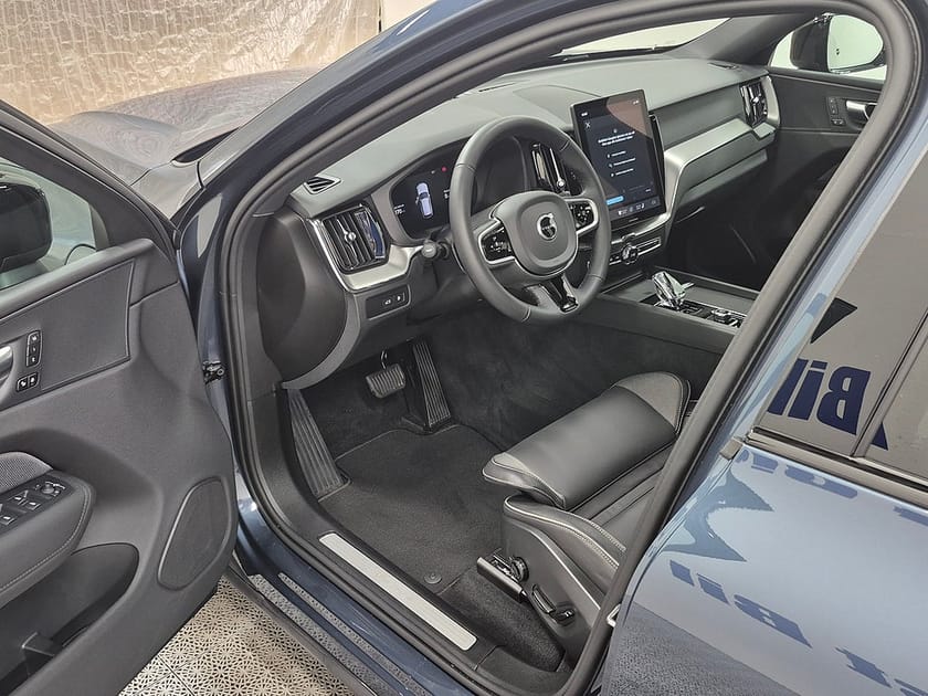 Bild 2 av Volvo XC60 T6 Recharge Black Edition Plus AWD 350HK 4x4 Läder