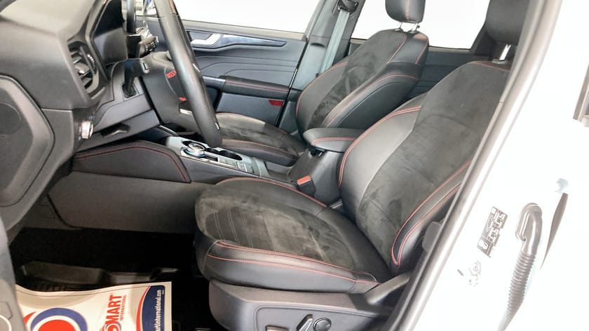 Bild 3 av Ford Kuga Plug-In Hybrid ST-Line X 225hk Dragkrok 20"