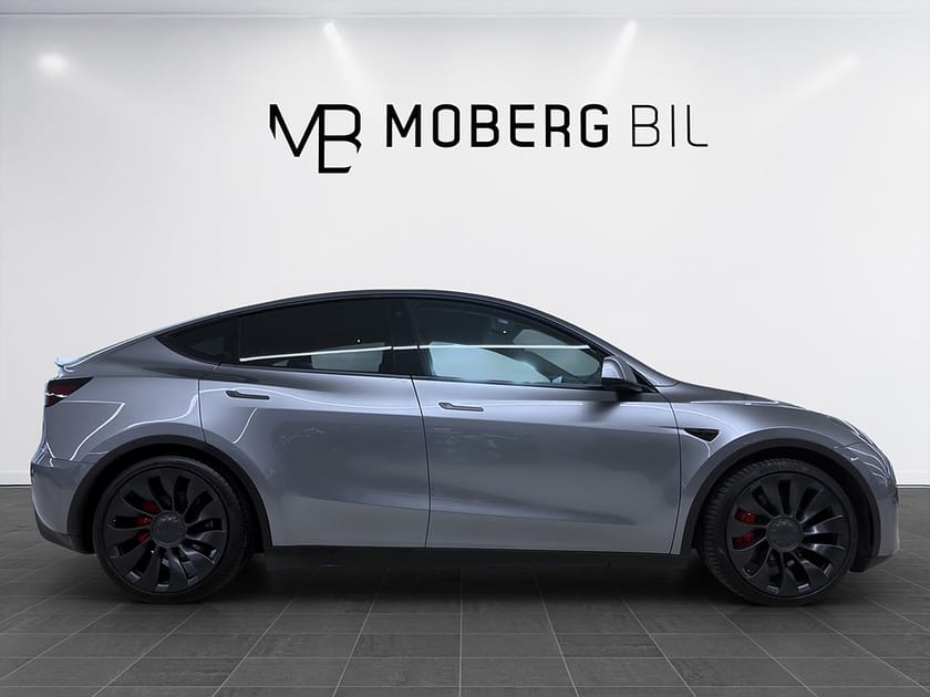 Bild 4 av Tesla Model Y Performance 534hk Pano Navi Läder Drag B-Kamera