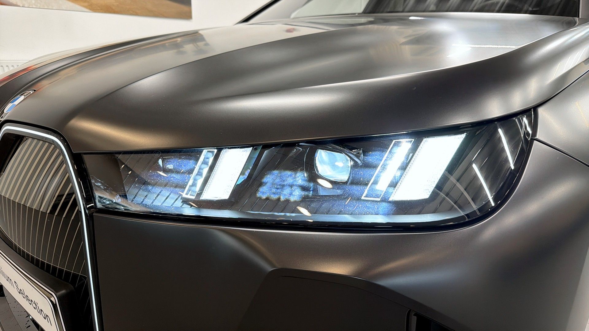 BMW iX xDrive60, 544ps, 2026