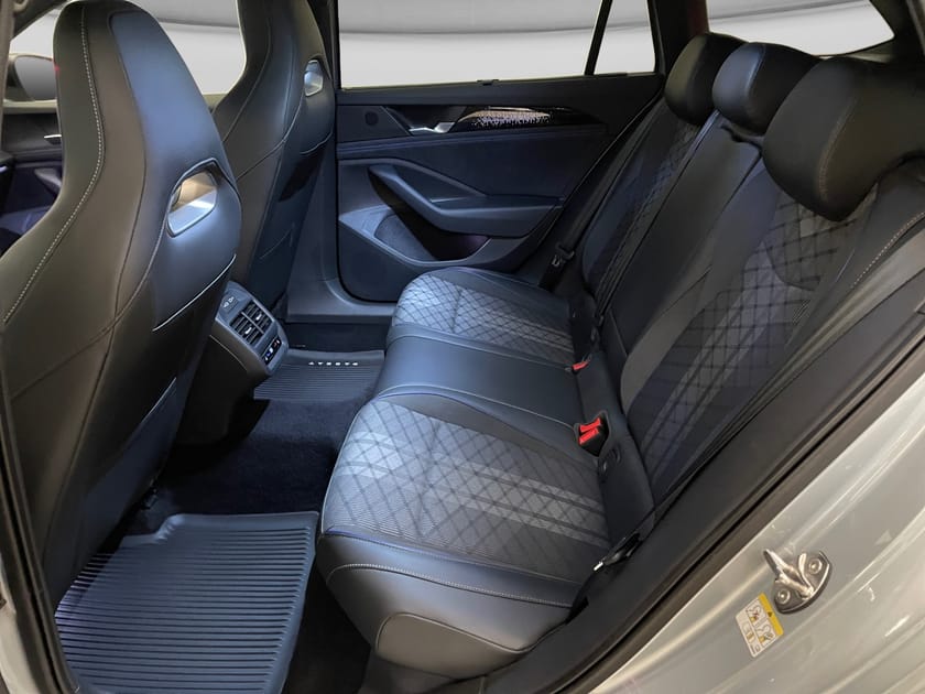 Bild 5 av Volkswagen Passat Sportscombi 2.0Tdi 193 4-M Dsg / R-line black style / Drag /