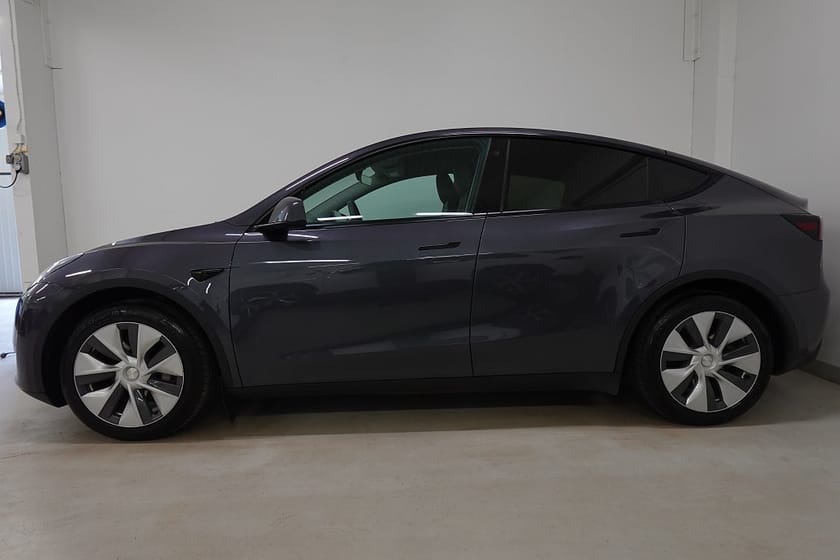 Bild 3 av Tesla Model Y Standard Range RWD 360° Pano Drag Premium Autopilot MOMS