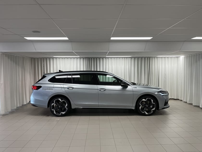 Bild 2 av Škoda Superb iV Kombi Sportline
